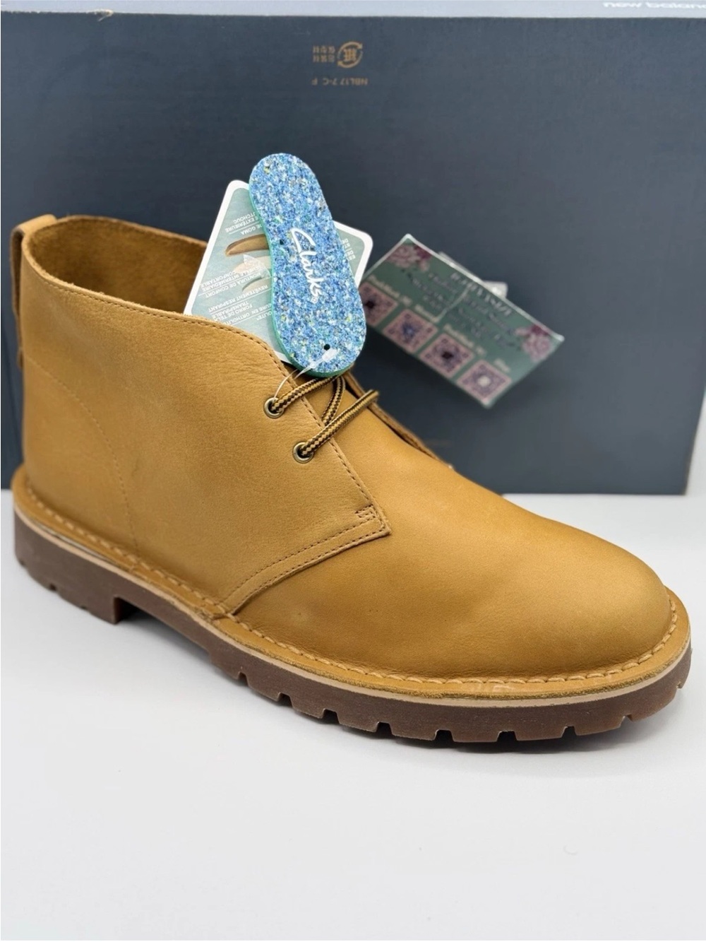 CLARKS BUSHACRE 3 CHUKKA BOOTS (9.5)